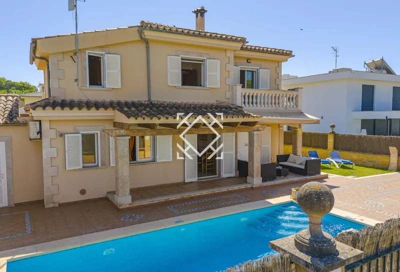 Spectacular semi-detached villa for sale in sought-after Playa de Muro, Mallorca — photo 3