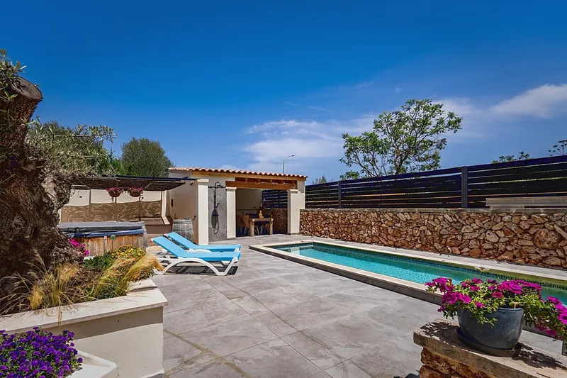 Historic townhouse in Campos - fully renovated with courtyard, pool and Jacuzzi — photo 4