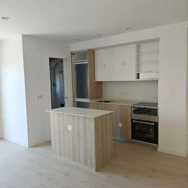 Penthouse for sale with 3 bedrooms with wardrobes and 2 bathrooms with furnished kitchen with hob, hood, dishwasher, fridge-freezer, laundry room — photo 11