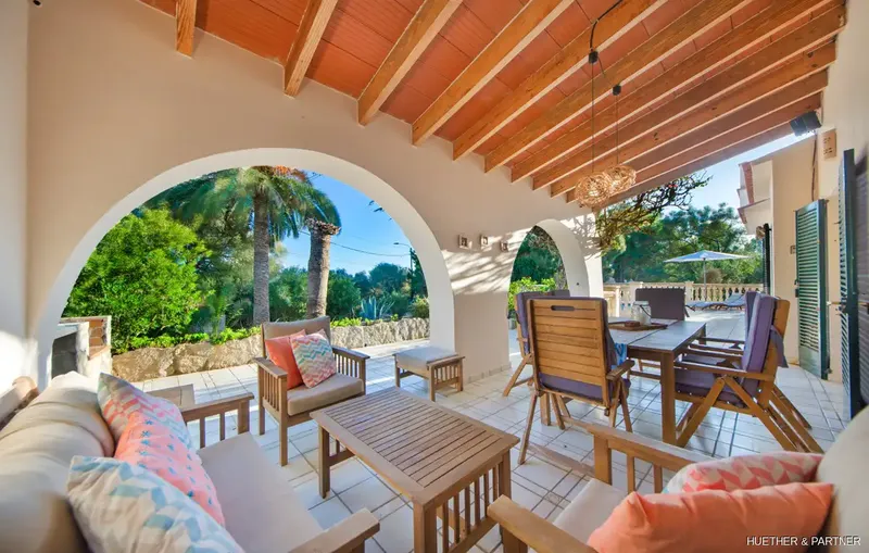 This house is situated on a large corner plot in one of the neighborhoods of Cala Murada. From the small rooftop terrace even ti — photo 2
