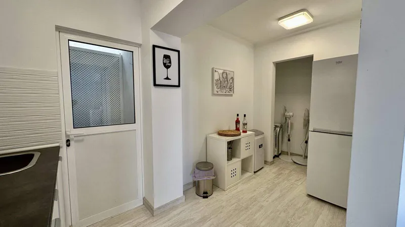 75m² apartment with 4 rooms, balcony and sea view for sale — photo 9