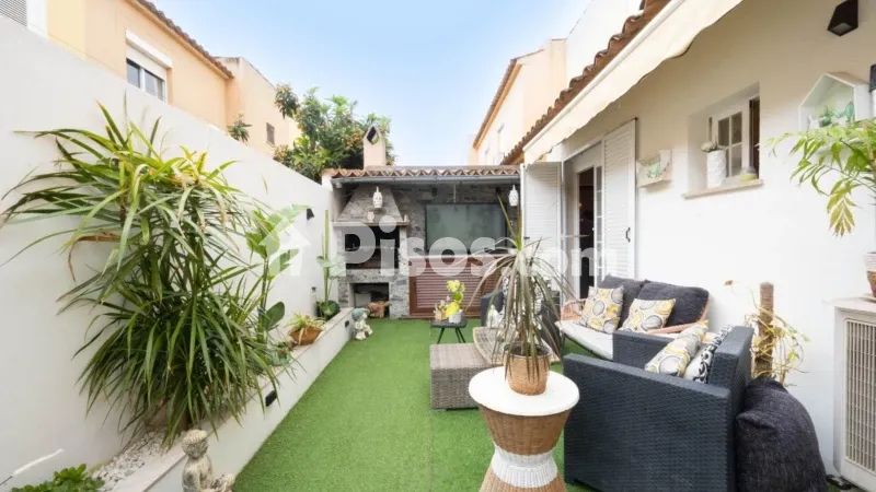 Townhouse on Carrer de Can Caragol Nou — photo 6