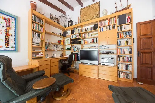 Pollensa, spacious chalet with bright rooms, dream views and 2 pools — photo 8