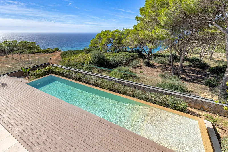 Spectacular, almost new seafront luxury villa in Puig de Ros — photo 2