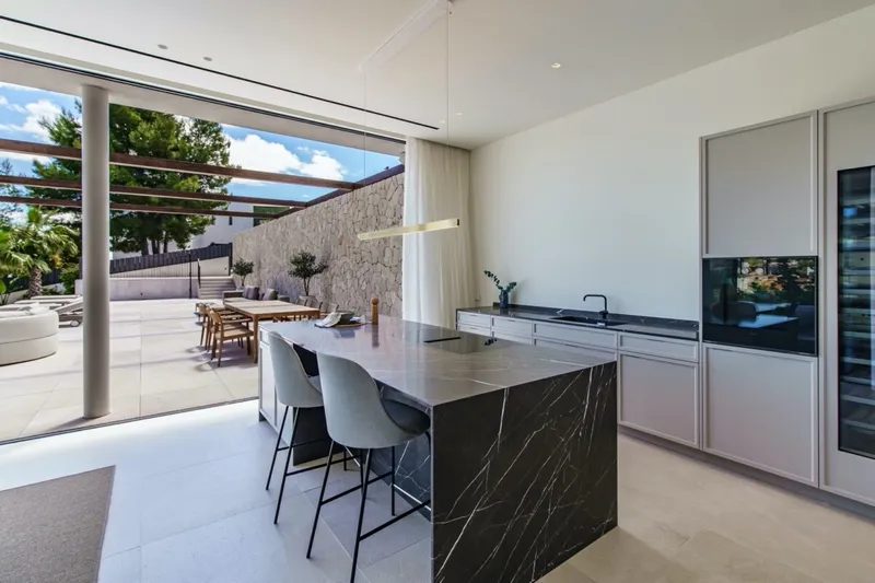Exquisite villa with stunning mountain views near Palma — photo 10