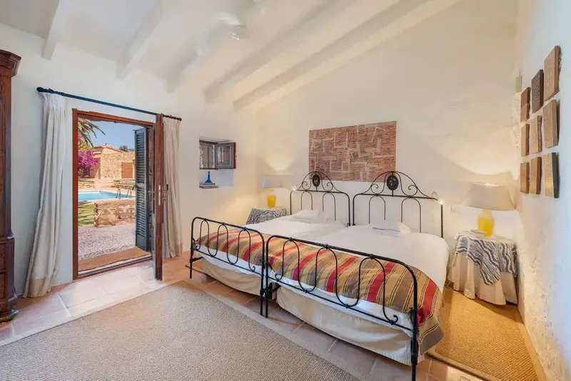 Unique estate for sale in Santanyí, a short distance from the Cala Mondragó Natural Park, in a quiet and private setting. — photo 12