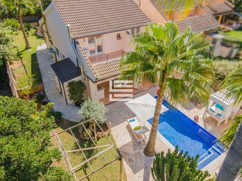 Elegant contemporary villa with a swimming pool for sale in Crestatx, Mallorca — photo 2