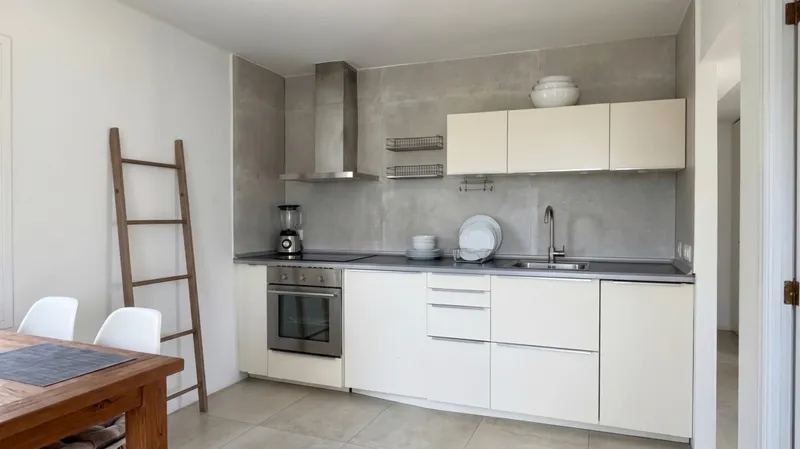 Palma apartment steps from the beach with cathedral & sea views — photo 8