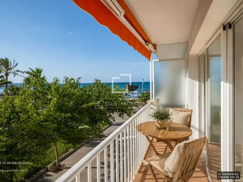 Wake up to the sound of the waves and enjoy the Mediterranean views from this magnificent seafront apartment in El Molinar. — photo 2