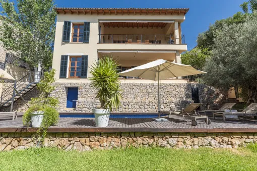 Calvia, tranquil villa in Calvià with stunning sea and mountain views and a holiday rental license — photo 4