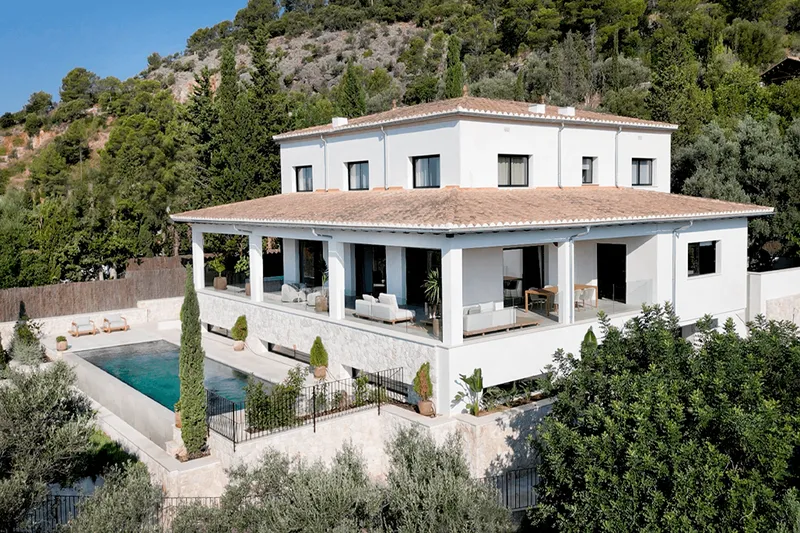 Mediterranean villa with sea and mountain views — photo 4