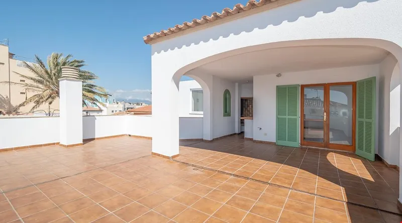 Multi-level villa with sea views and investment potential for sale in Ciudad Jardin — photo 3