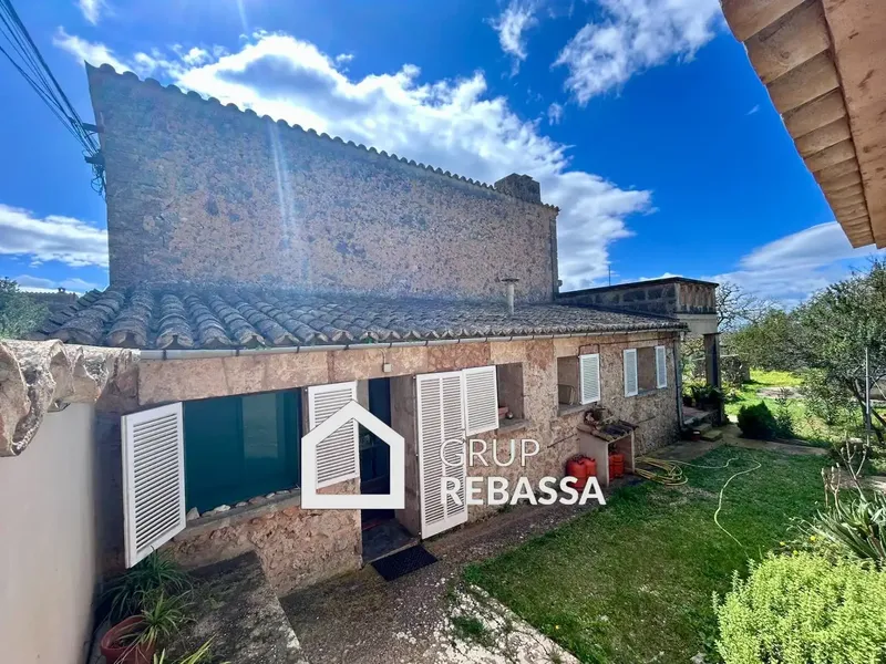 Grup Rebassa presents exclusively the sale of this spectacular two-story village house in Mallorca, in the municipality of Marratxí, in — photo 9