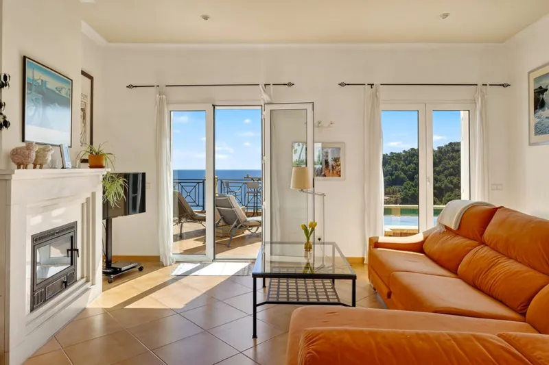 Elegant sea-view villa with pool and holiday license in Canyamel — photo 10