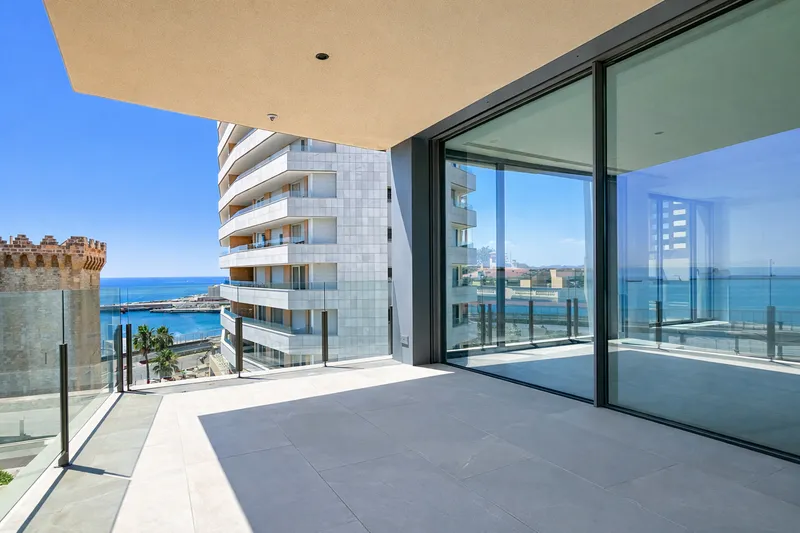 Modern Apartment with Panoramic Sea Views on the First Line of the Paseo Marítimo, Palma Mas — photo 10