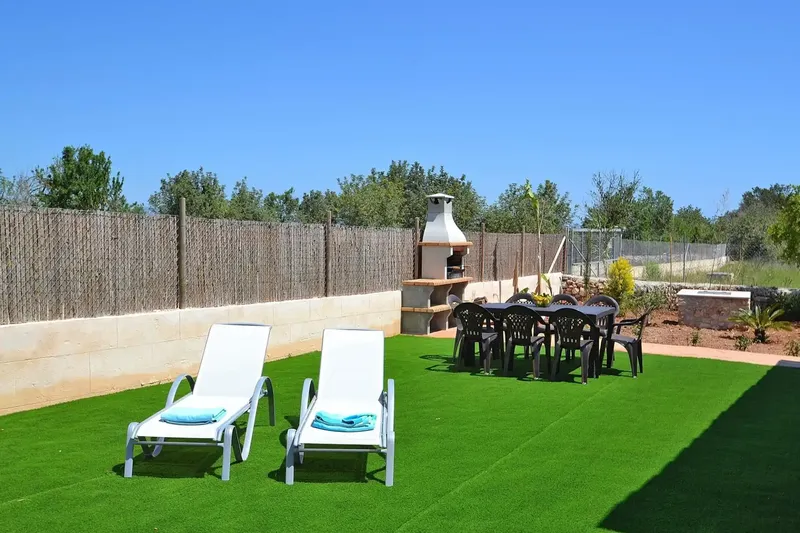 Enjoy the tranquility of the Mallorcan countryside in this beautiful finca with private pool, available for seasonal rental, located in — photo 4