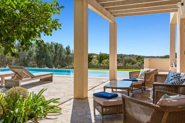 Villa with rental license and tennis court for sale near Ses Salines, Mallorca — photo 2