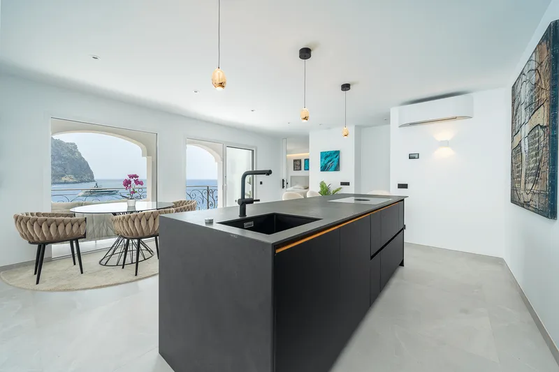Seafront apartment with direct access in Cala LLamp — photo 7
