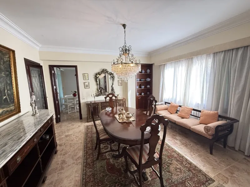 Elegant second floor with garage — photo 2