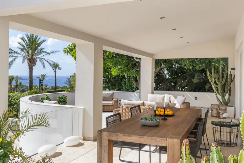 Spacious family villa with Mediterranean charm in Santa Ponsa — photo 5
