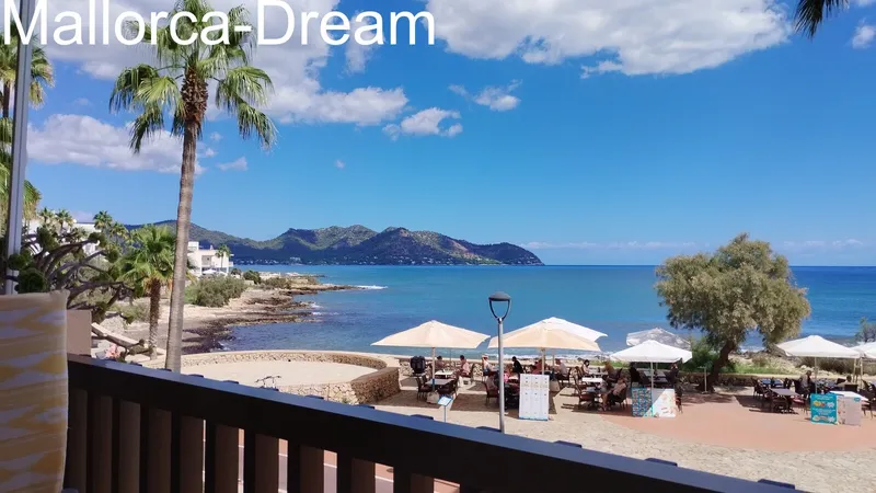 Cala Millor: Beautiful Seafront Apartment with Stunning Sea Views in Cala Millor — photo 12