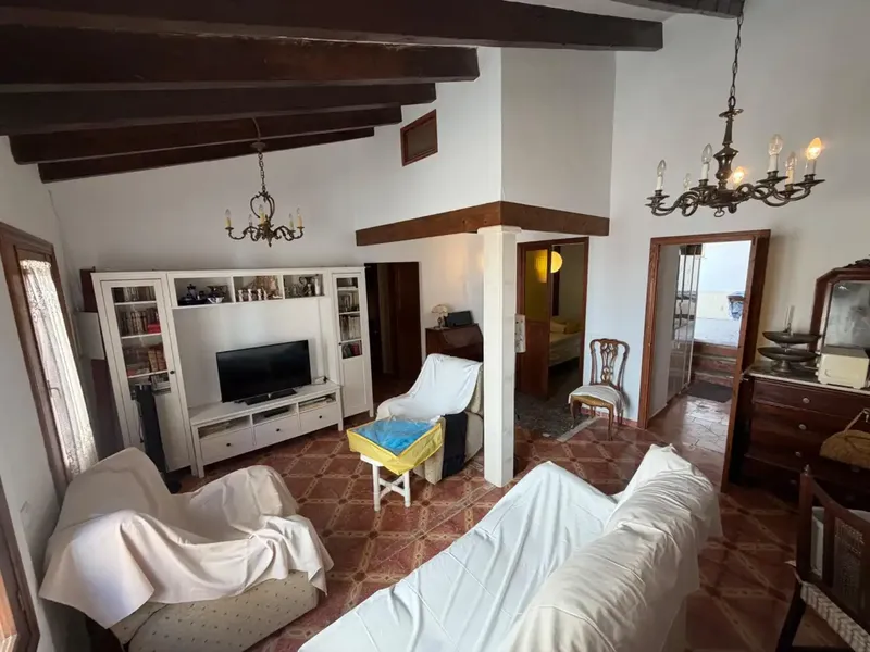 Beautiful house to renovate with great potential and approximately 103 m2 of living space that could be extended by about 187 m2 to reach — photo 6
