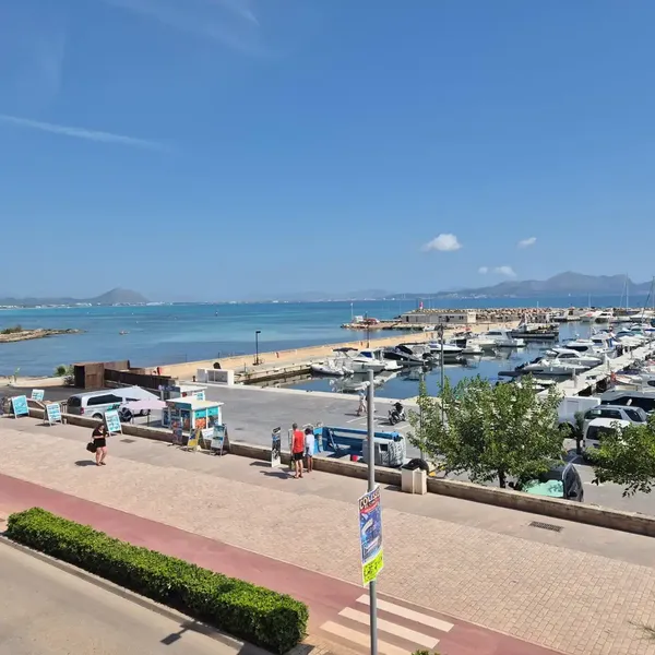 Building for sale with sea views on the first line — photo 1