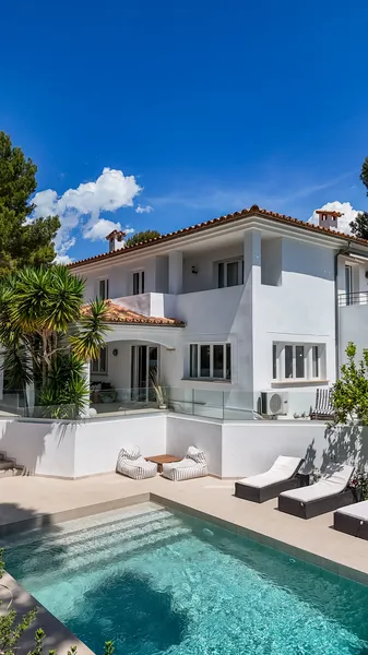 Mediterranean living in an elegant renovated villa in Santa Ponsa — photo 1