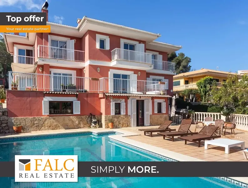 Beautiful chalet with pool and open views in a quiet residential area of the charming village of Palmanova — photo 1