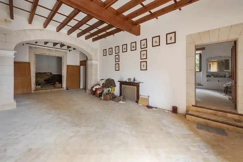 This enormous finca, for sale in Algaida, originally dates from the 15th century and includes a main house, several outbuildings and extensive land — photo 7
