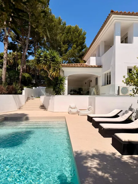 Mediterranean living in an elegant renovated villa in Santa Ponsa — photo 10
