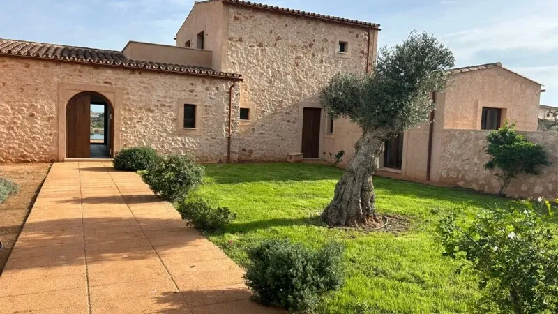 Newly built country villa with pool on a large plot in Santanyí — photo 4