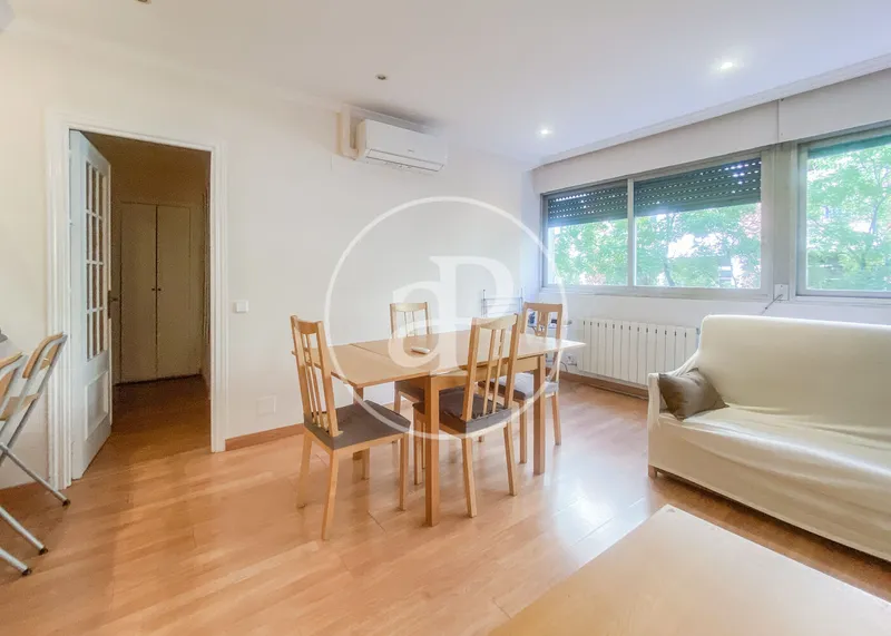 Flat for rent in calle María de Molina — photo 2