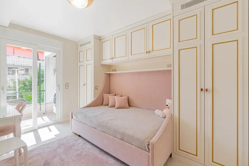 Discover this completely renovated apartment in one of the most exclusive communities in Portals Nous, with direct access to the — photo 10
