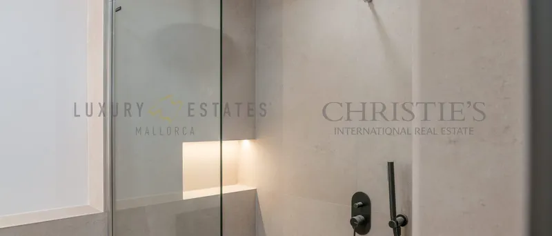 Renovated penthouse in El Terreno, Palma, with a large terrace and sea views — photo 11