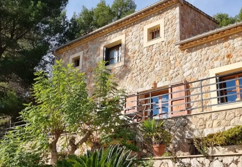 Extraordinary rustic estate with garden, pool, guest house and holiday rental permit in Alaró — photo 1
