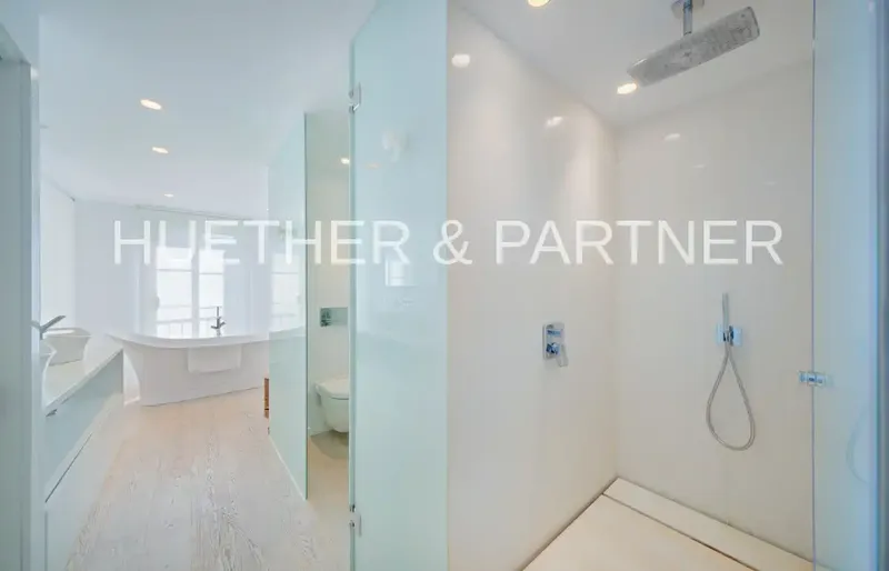 This modern and bright penthouse is located in one of the most coveted and exclusive residential complexes in Porto Cristo. Even the facade — photo 10