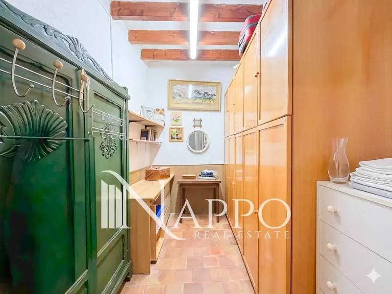 Nappo Real Estate is pleased to present this unique ground floor with large private patio located on Calle Barrera, in the heart of — photo 6