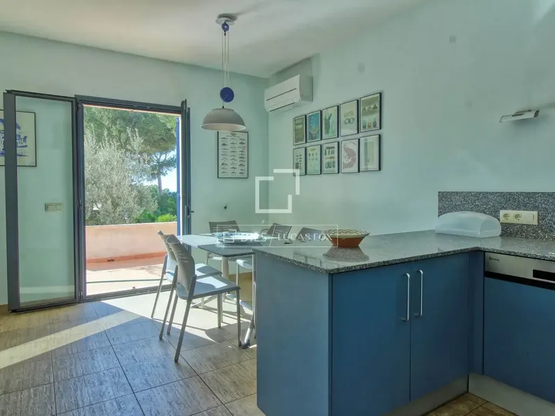 Detached villa with private pool and beautiful sea views in Sant Elm — photo 9