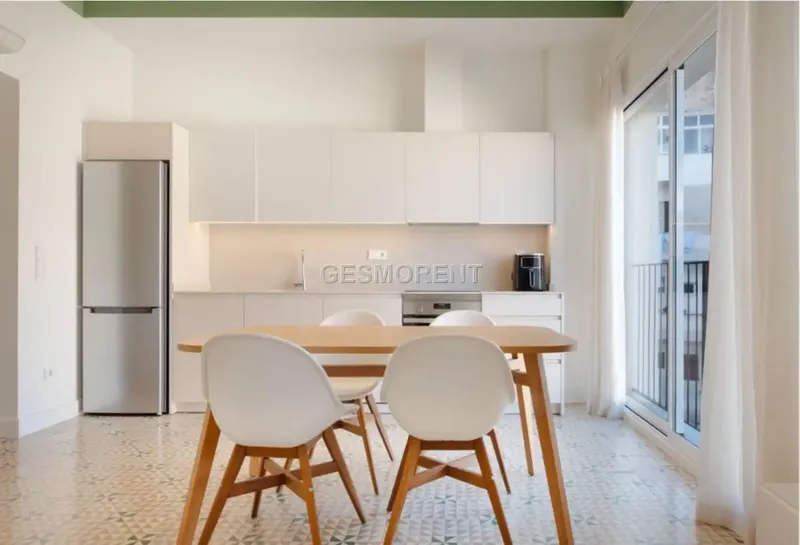 Location: Residential building in the Aragón street area — photo 3