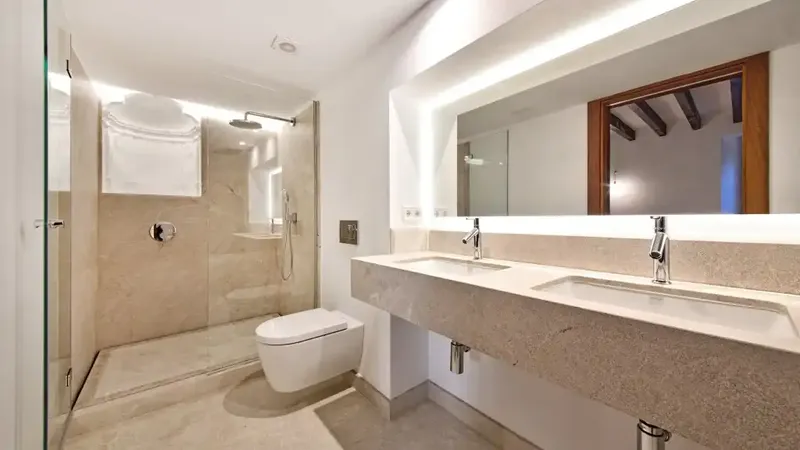 Located in the most valued area of the Old Town of Palma de Mallorca, near the wall and the famous Cathedral, this apartment — photo 6