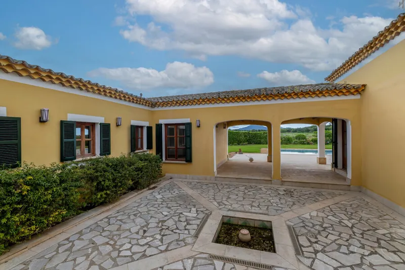 Luxury Country Estate with Equestrian Facilities — photo 7