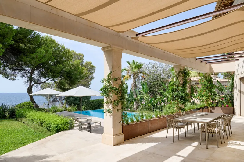 Luxury Mediterranean villa on the beachfront in Bendinat - Marcel Remus Real Estate — photo 8
