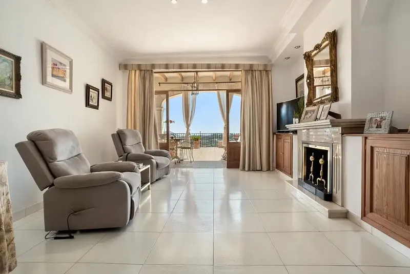 Spacious village house in Selva, Mallorca, with 370 m², private pool, garden and several terraces — photo 5