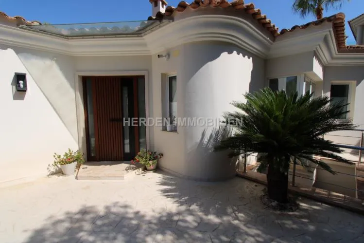 Exclusive Villa with Sea Views in Santa Ponsa, Mallorca — photo 3