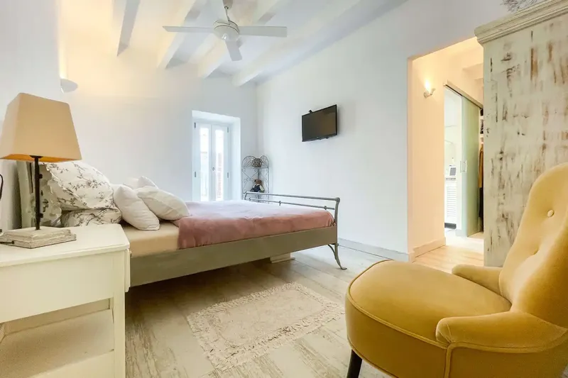 This exceptional late 18th-century village house is located in one of the most coveted spots in the old town of Artà — photo 2