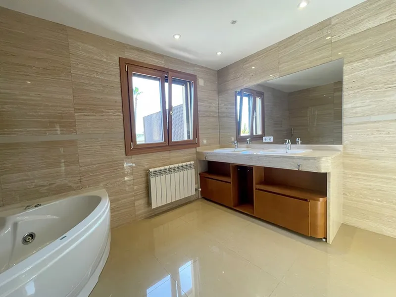 Splendid 4-bedroom villa with pool and sea views in the Santa Ponsa area — photo 10