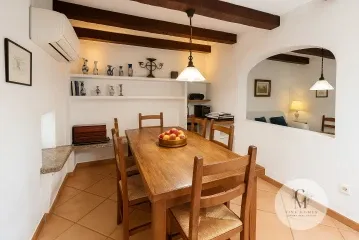 Mallorcan authenticity: house with private patio and period wooden beams — photo 5