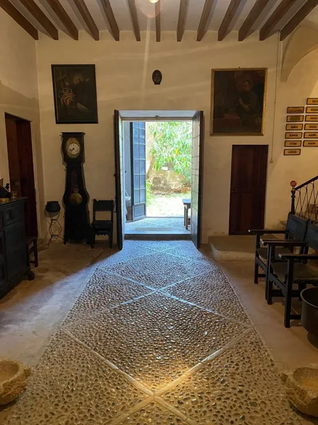 Impressive 19th century Townhouse in Llucmajor with renovation project — photo 9