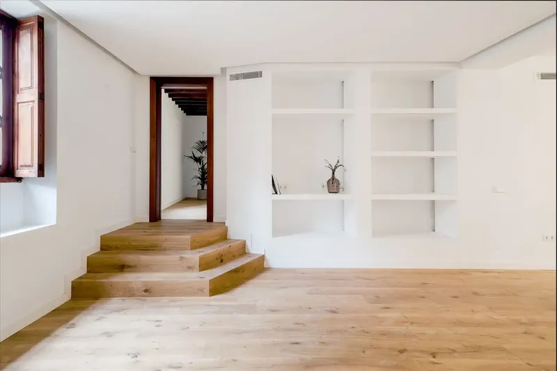 This recently renovated apartment is part of a palace in the heart of the old town, next to Palma Cathedral and — photo 6